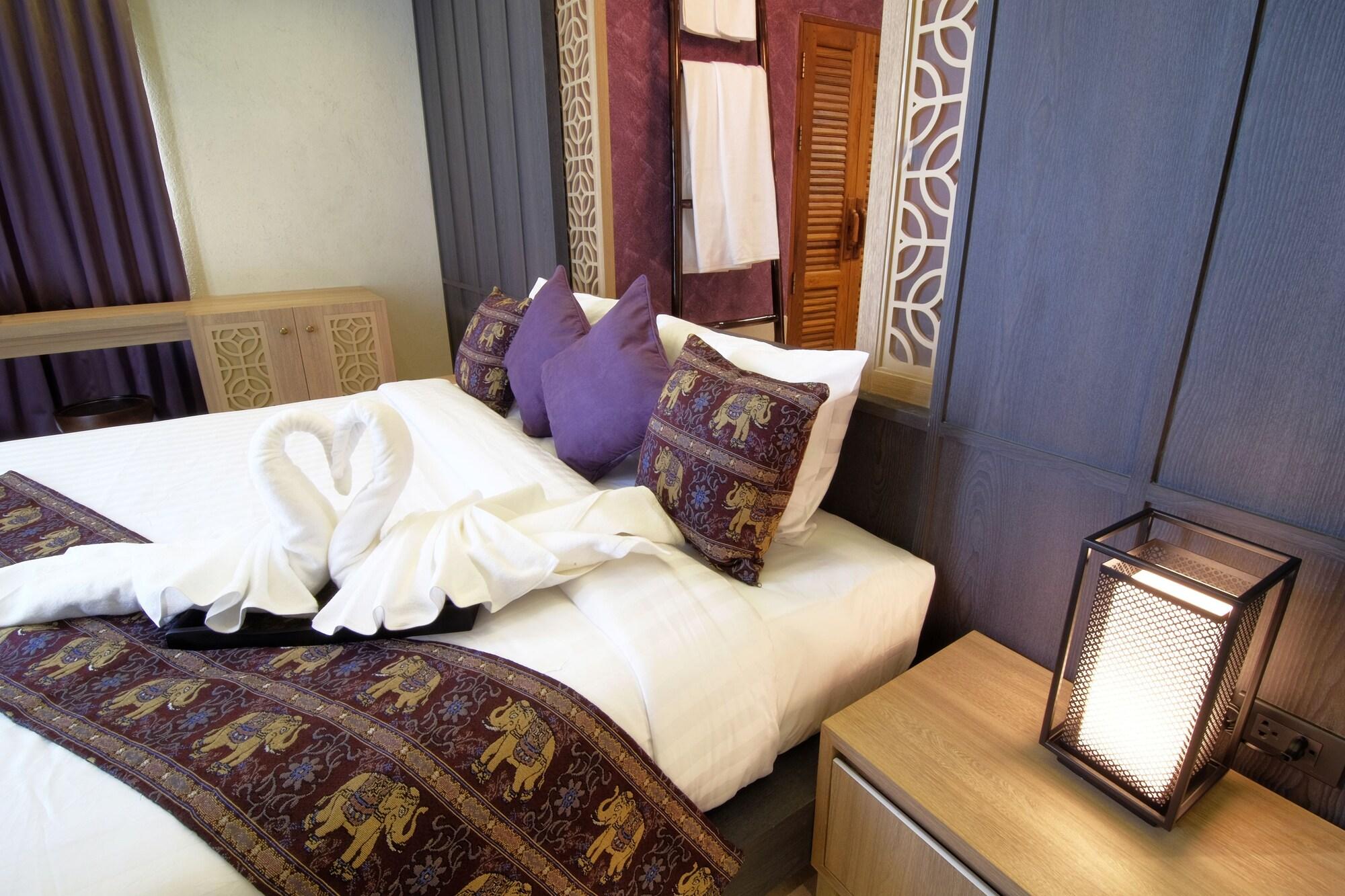 Tapae Gate Khách sạn 4*