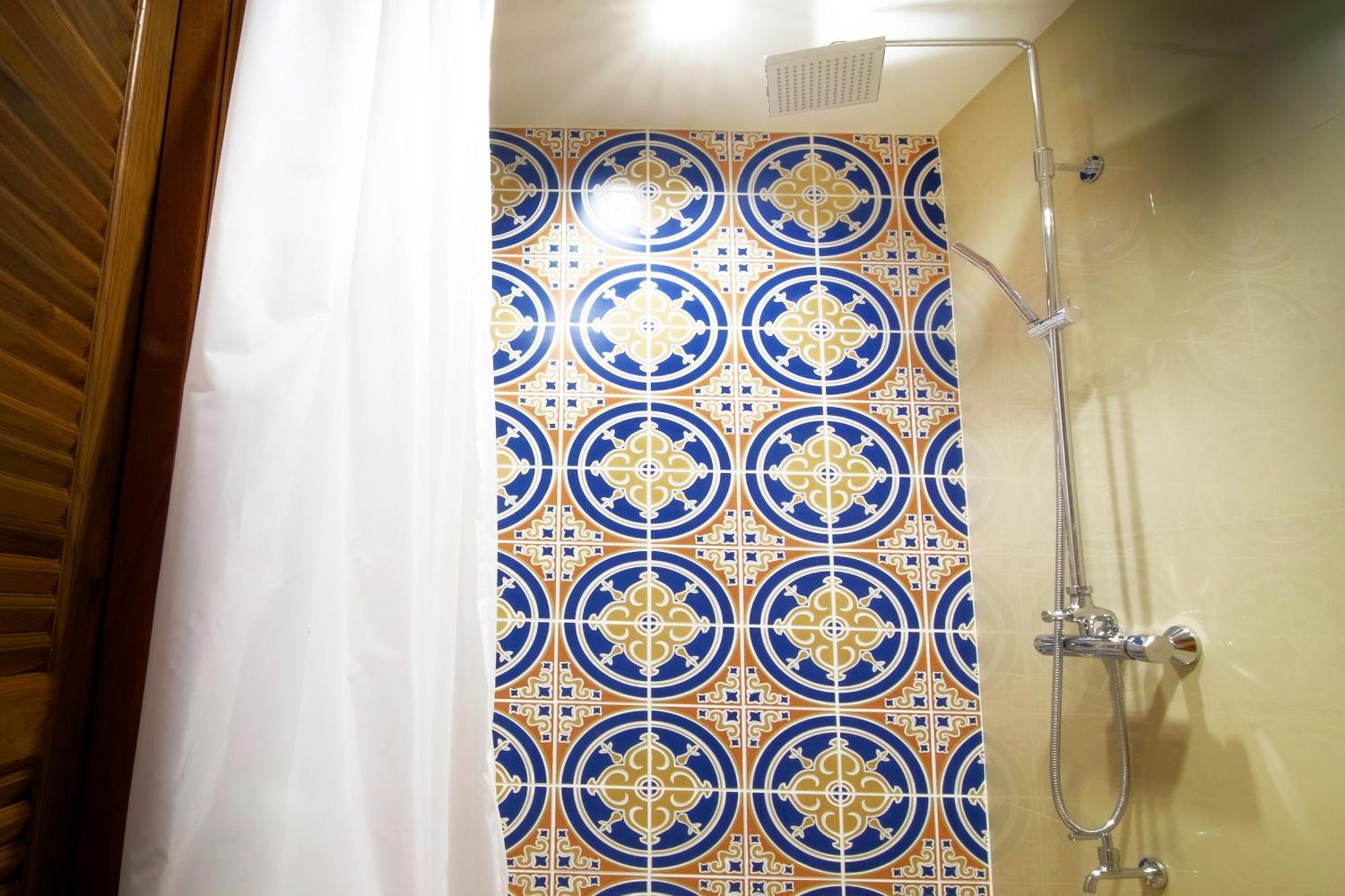 Tapae Gate Khách sạn 4*
